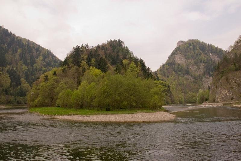 379.jpg - Przechodni Wierch, Sokolica - Panorama spod Skały Samajedna w Przełomie Dunajca